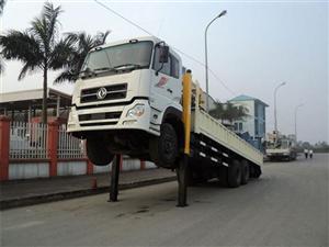 xe tải dongfeng 3 chân gắn cẩu 3 tấn soosan